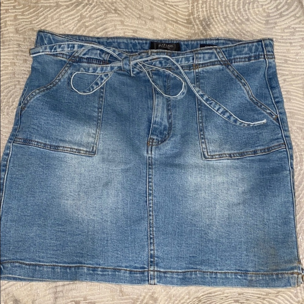 Stretchy denim skirt